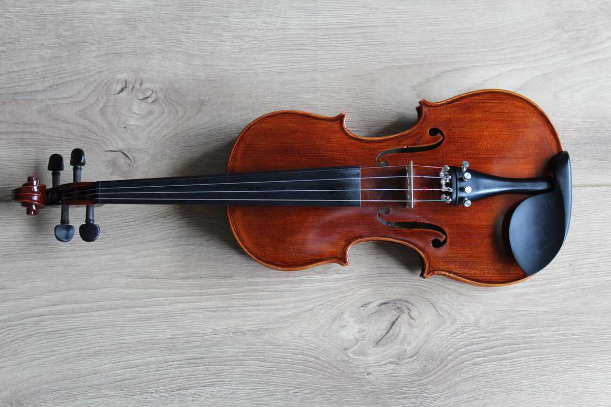 image of violin that illustrates the idea of practice